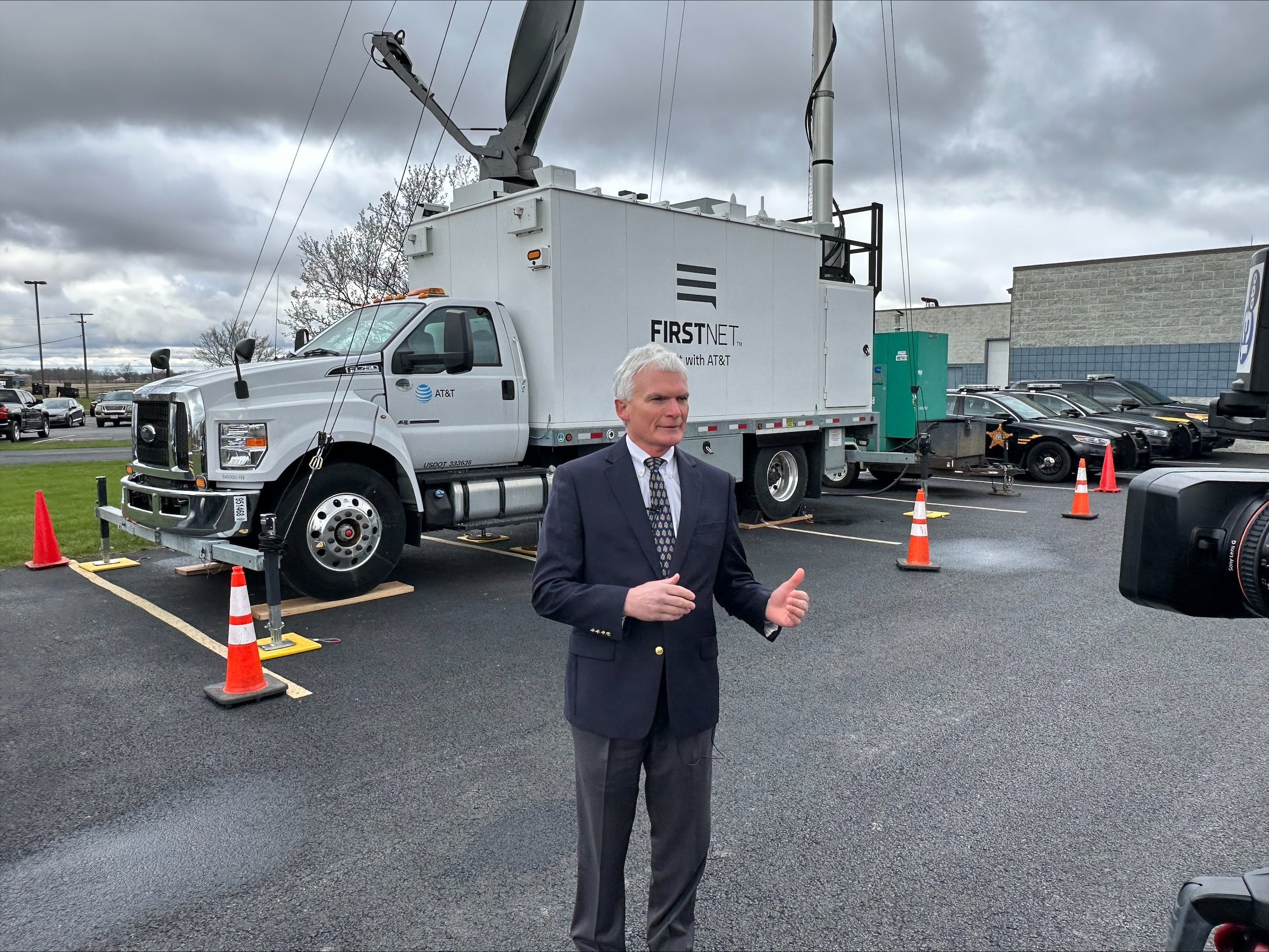  Congressman Bob Latta (OH-5) tours one of AT&T’s FirstNet assets, a SatCOLT (satellite cell on light truck), that was requested and deployed in Northwest Ohio due to the anticipated eclipse crowds. 